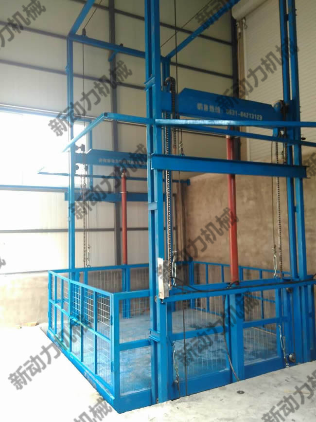 标准化车间使用导轨升降机